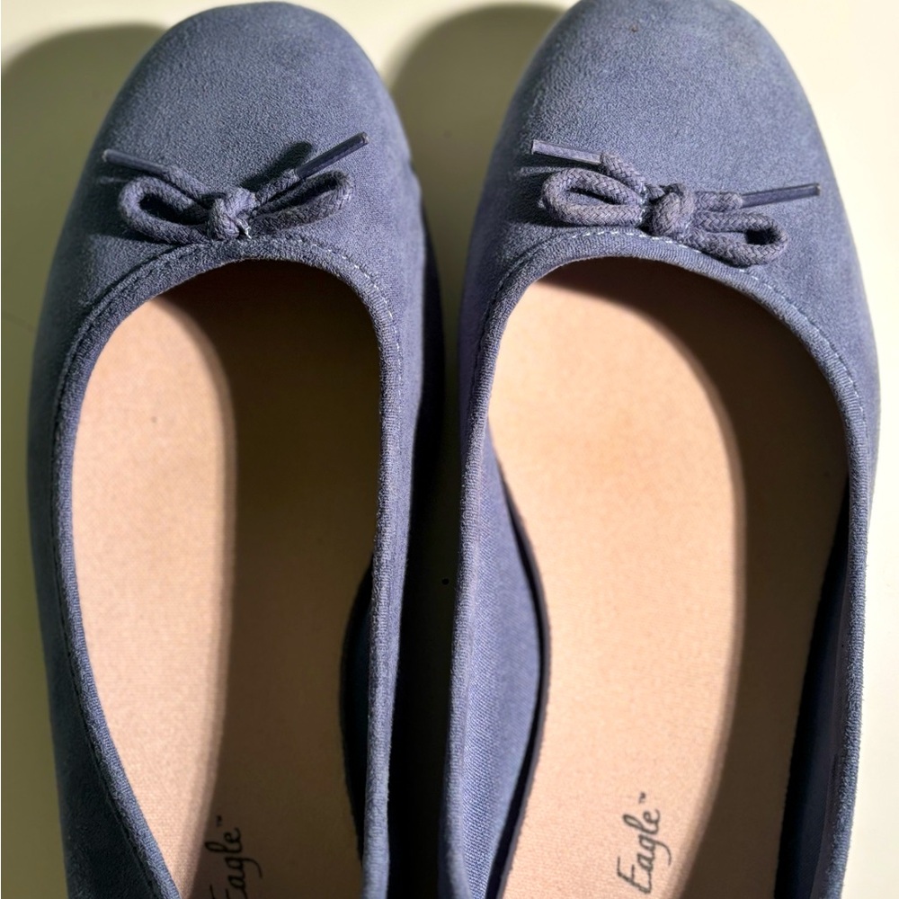 American Eagle powder blue suede ballet shoes w/ small bow accent GUC Sz 7 1/2